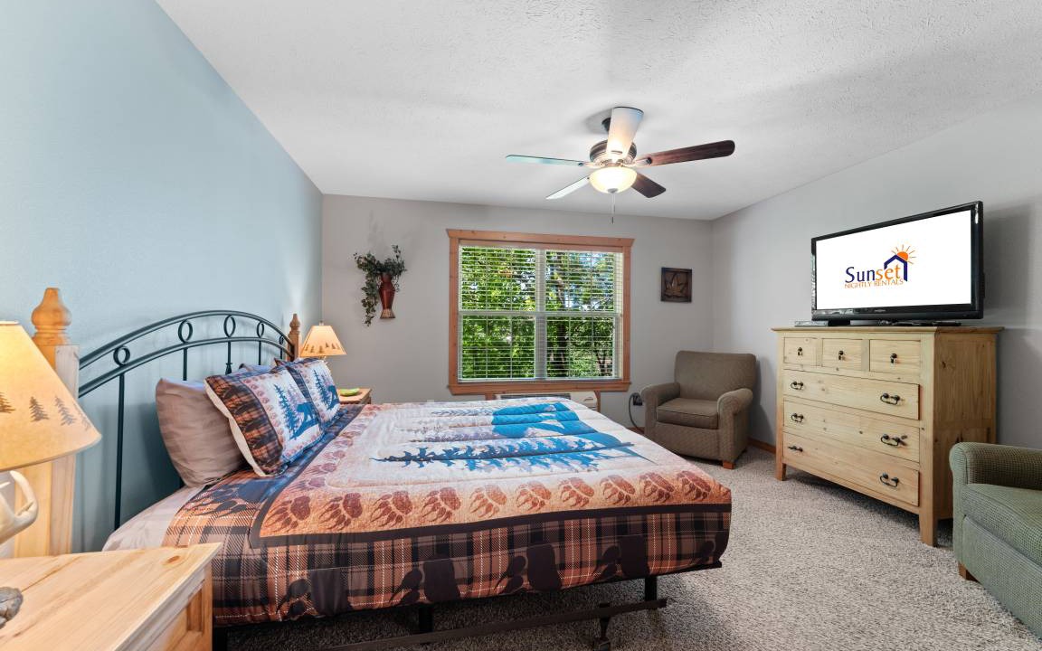 Photo of Bedroom in Reeds Spring