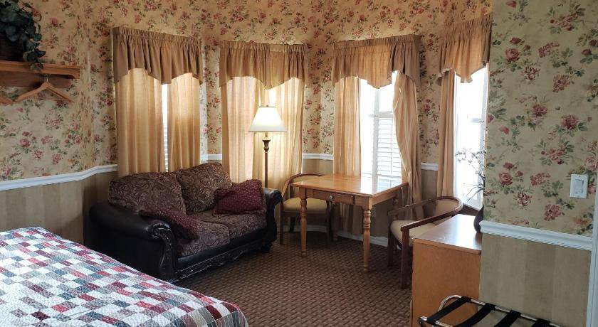 Photo of Bedroom in Branson Theater District