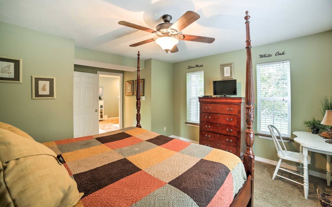 Photo of Bedroom in Blue Eye