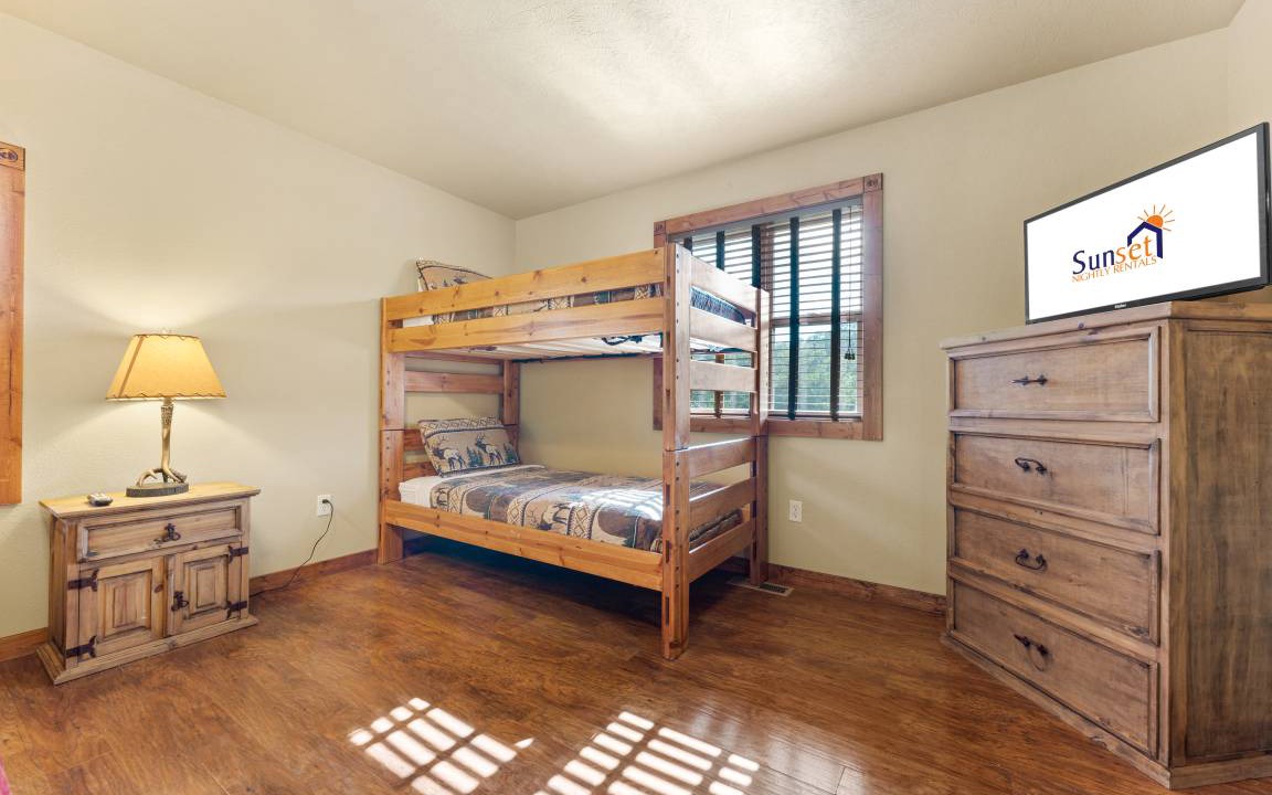 Photo of Bedroom in Reeds Spring