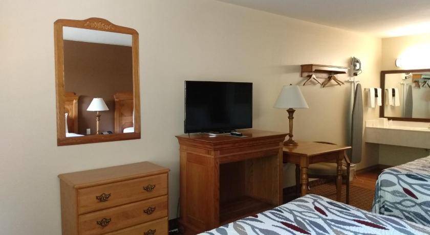 Photo of Bedroom in Branson Theater District