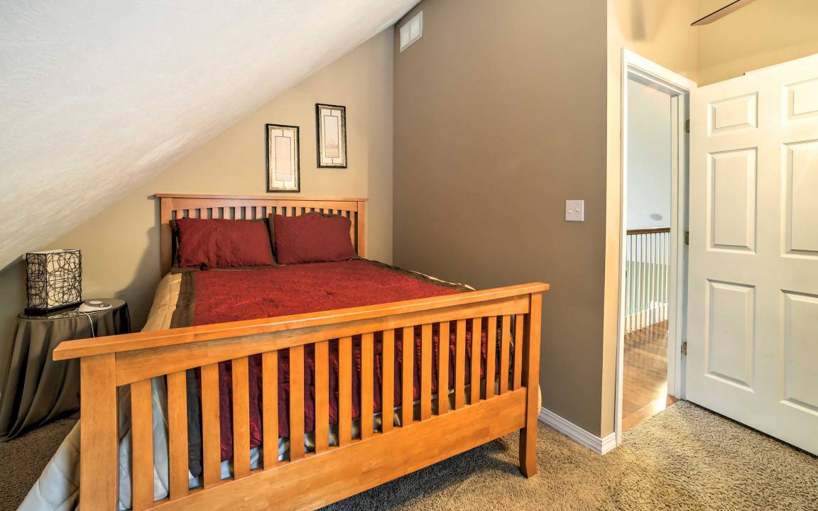 Photo of Bedroom in Blue Eye