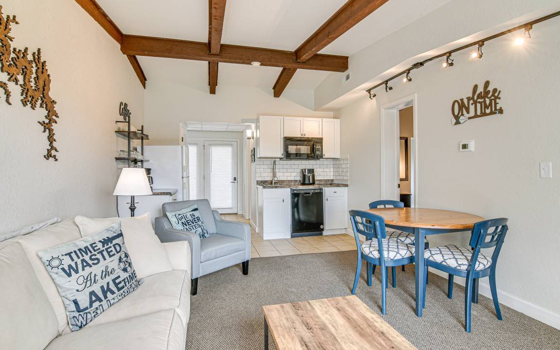 Photo of Livingroom in Kimberling City