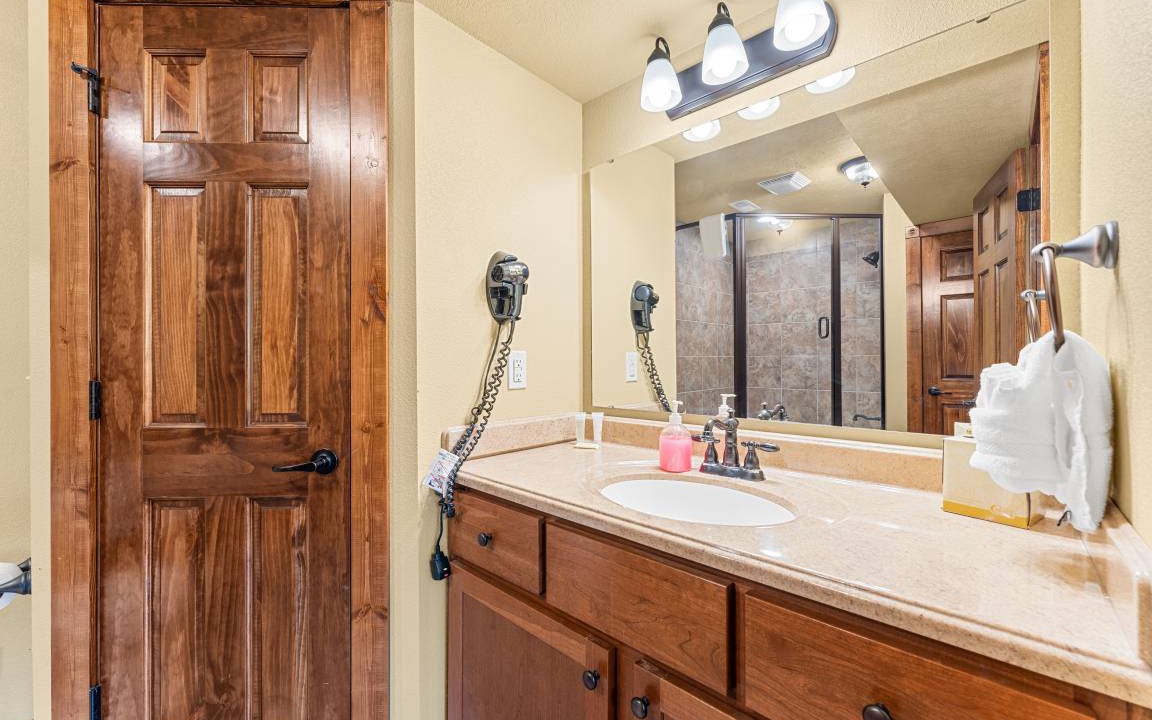 Photo of Bathroom in Reeds Spring