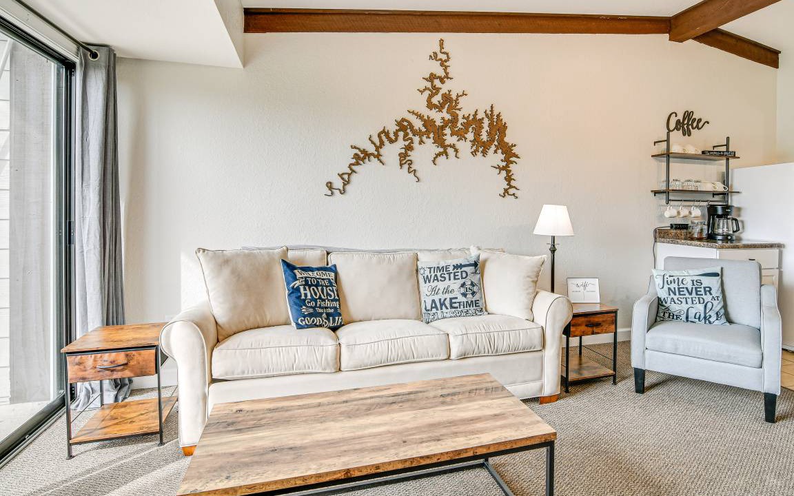 Photo of Livingroom in Kimberling City
