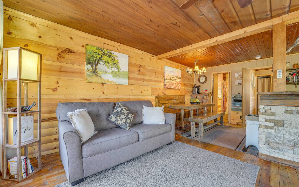 Photo of Livingroom in Rockaway Beach