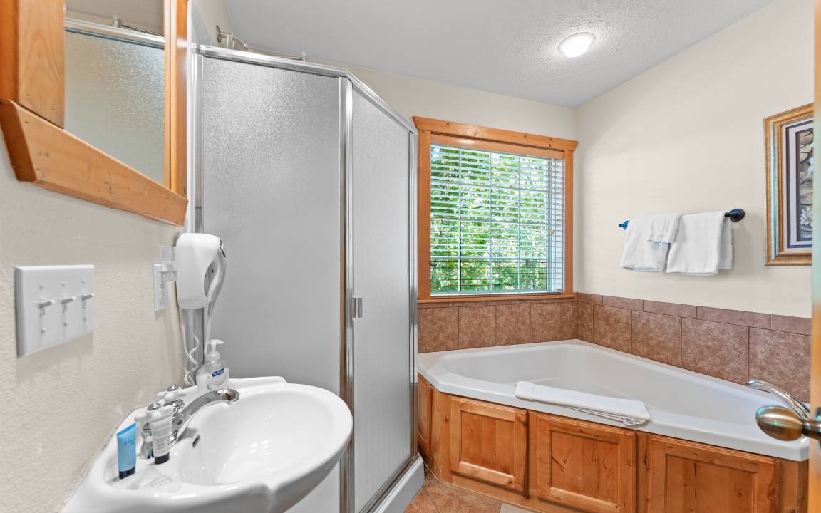 Photo of Bathroom in Reeds Spring