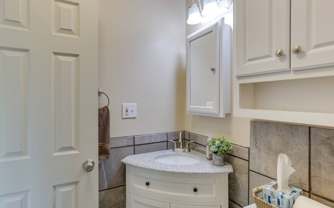 Photo of Bathroom in Shell Knob