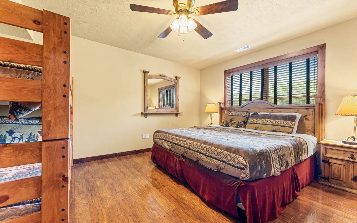 Photo of Bedroom in Reeds Spring