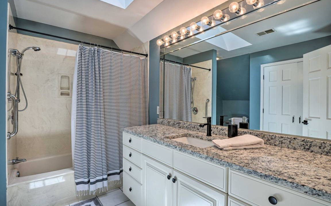 Photo of Bathroom in Hollister