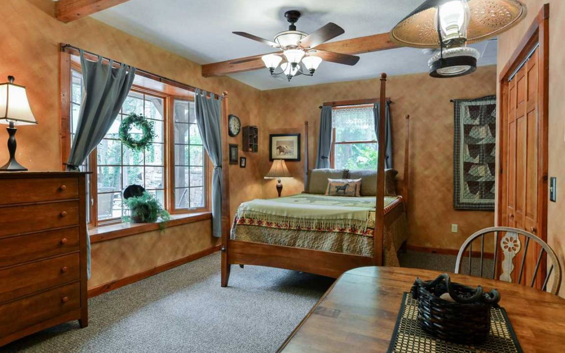 Photo of Bedroom in Blue Eye