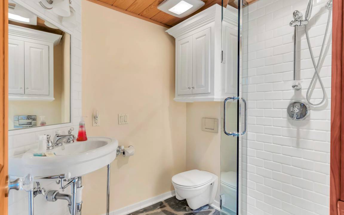 Photo of Bathroom in Blue Eye