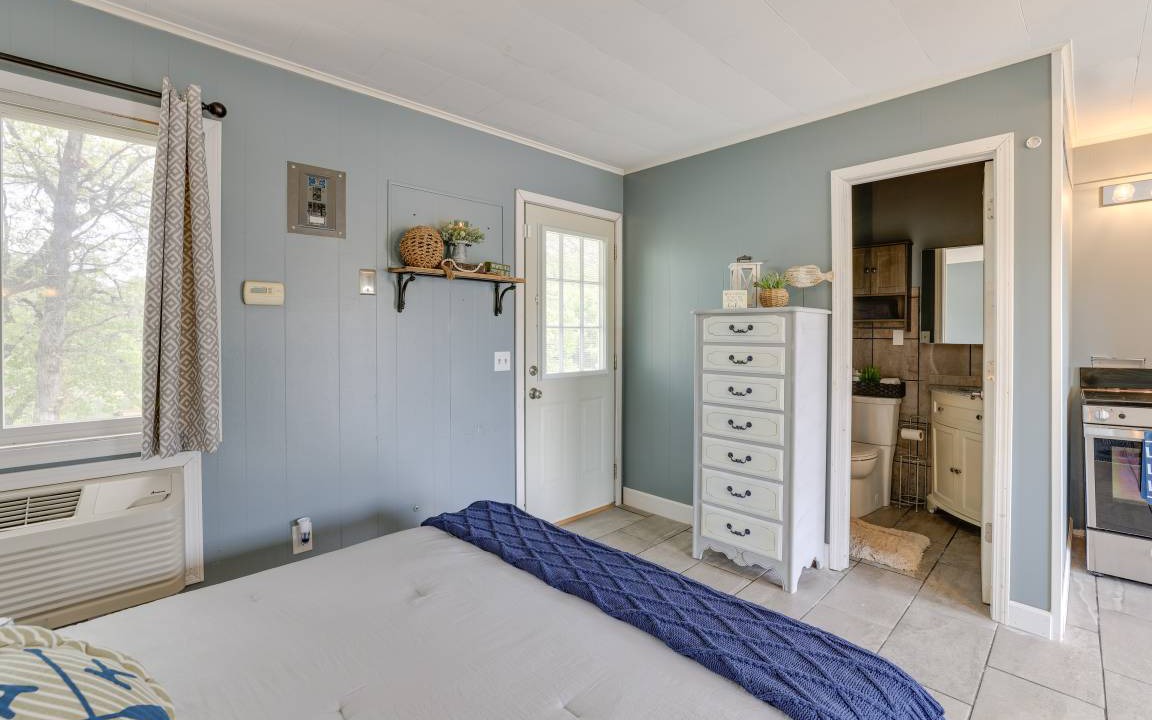 Photo of Bedroom in Shell Knob