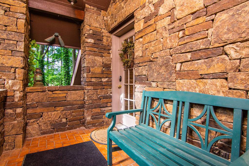 Photo of Patio Balcony in Blue Eye