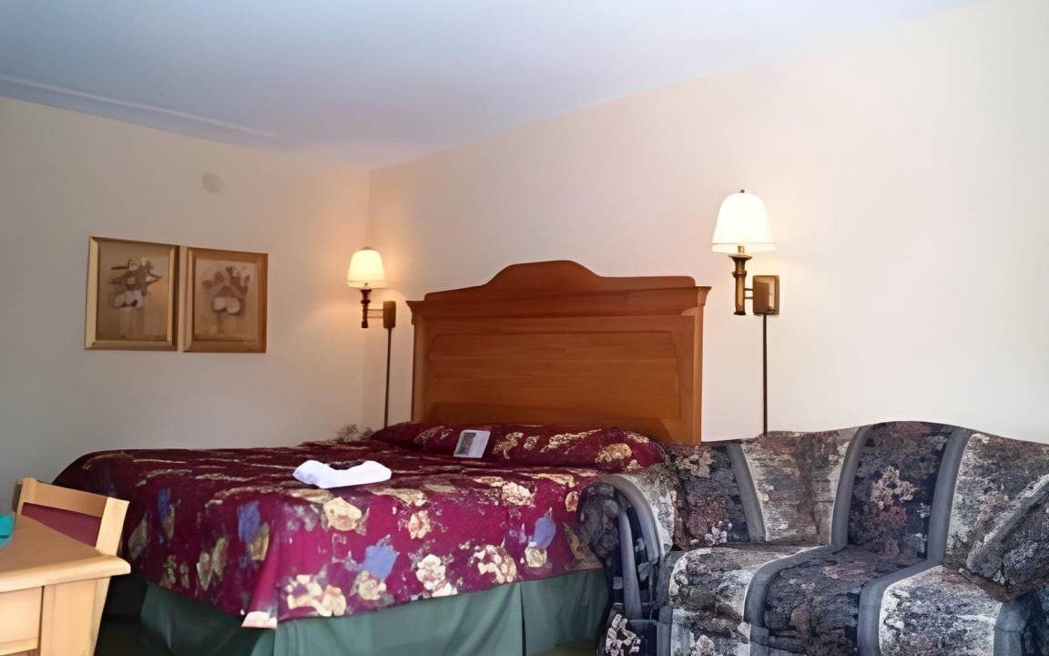 Photo of Bedroom in Branson Theater District