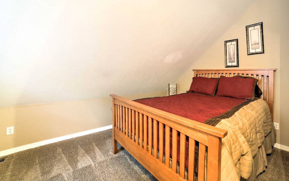 Photo of Bedroom in Blue Eye