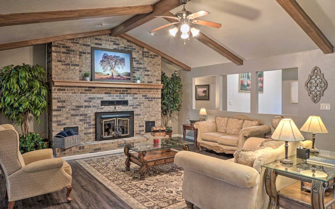Photo of Livingroom in Hollister