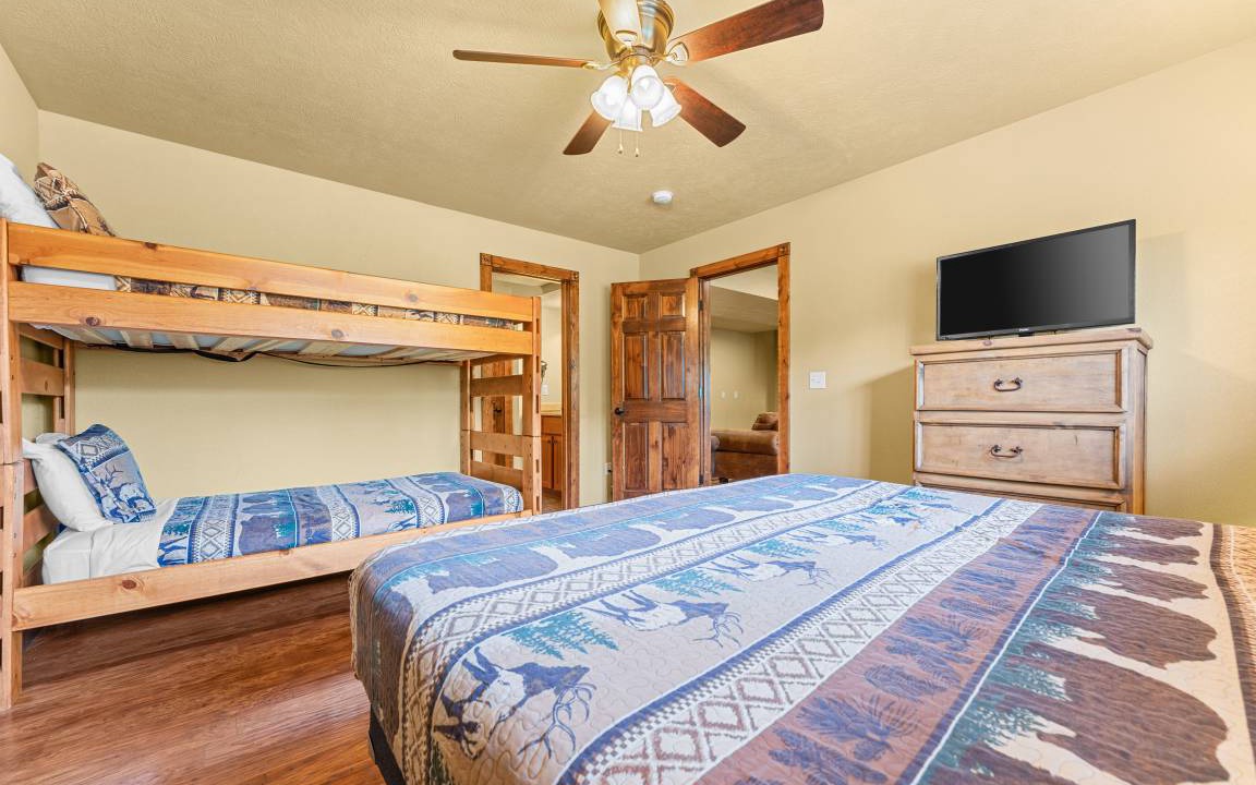 Photo of Bedroom in Reeds Spring