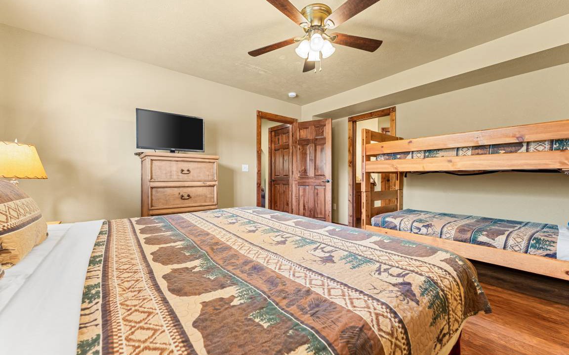 Photo of Bedroom in Reeds Spring