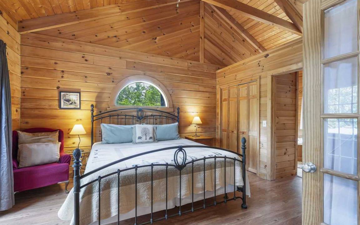 Photo of Bedroom in Branson Cedars