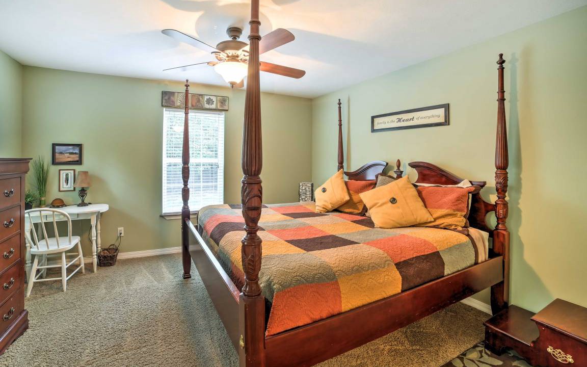 Photo of Bedroom in Blue Eye
