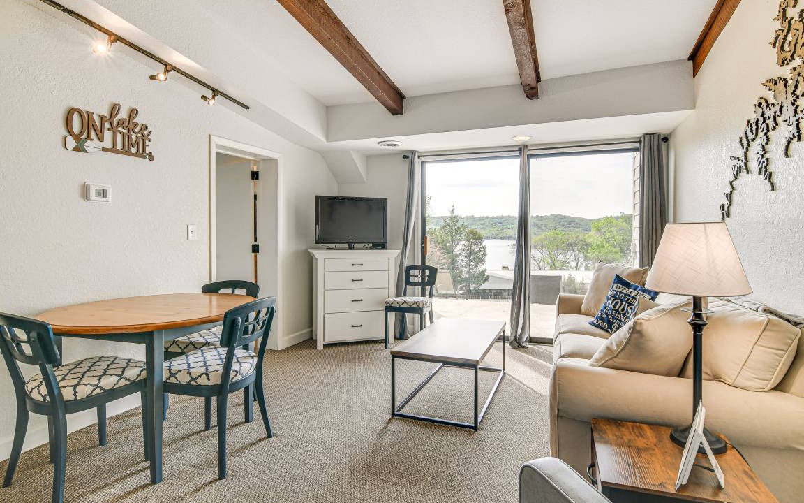 Photo of Livingroom in Kimberling City