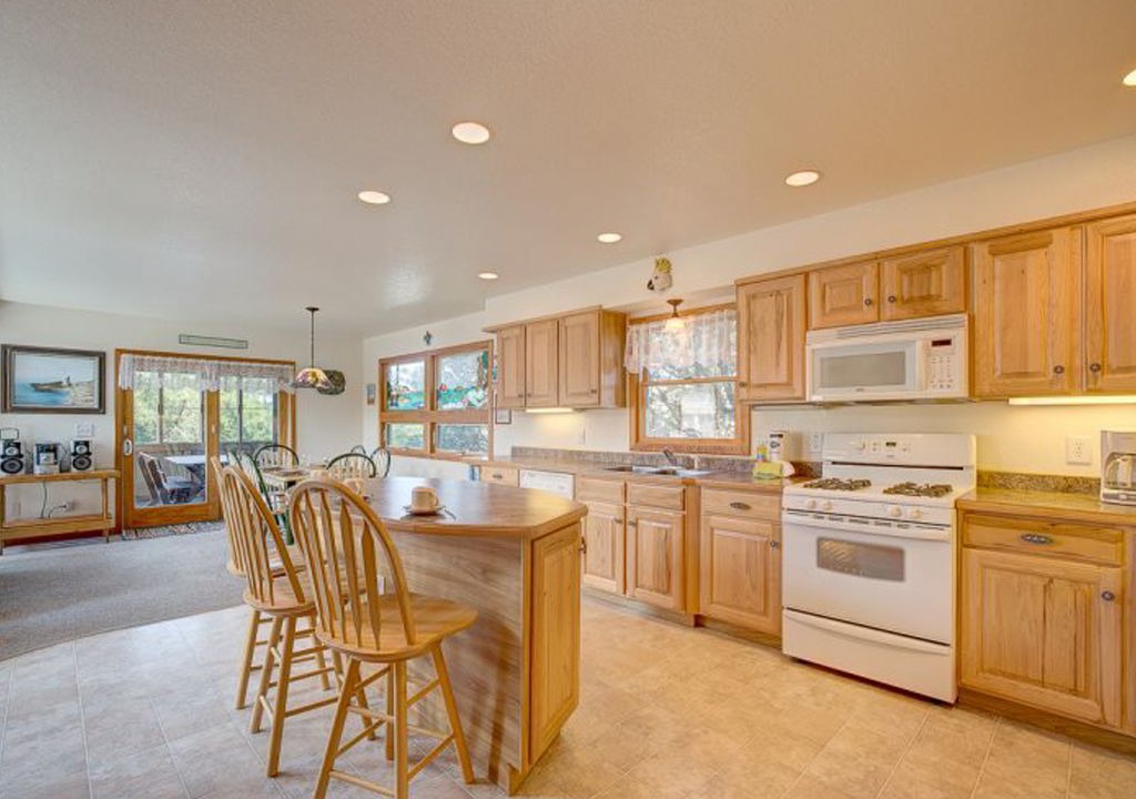 Photo of Livingroom in Brigands' Bay