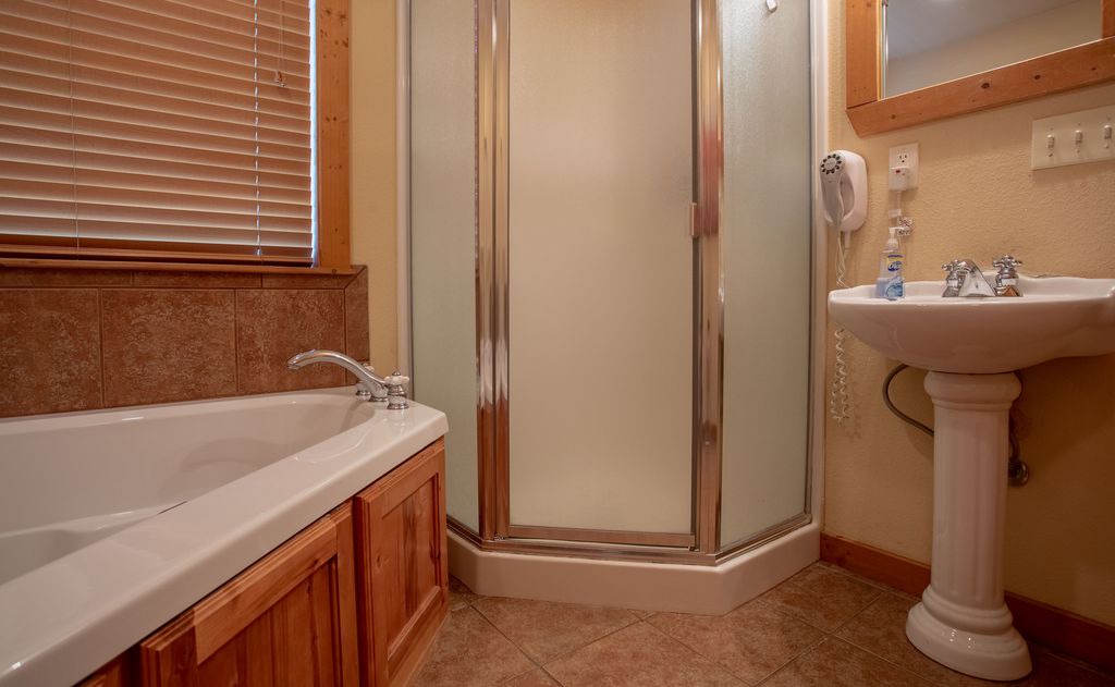 Photo of Bathroom in Reeds Spring