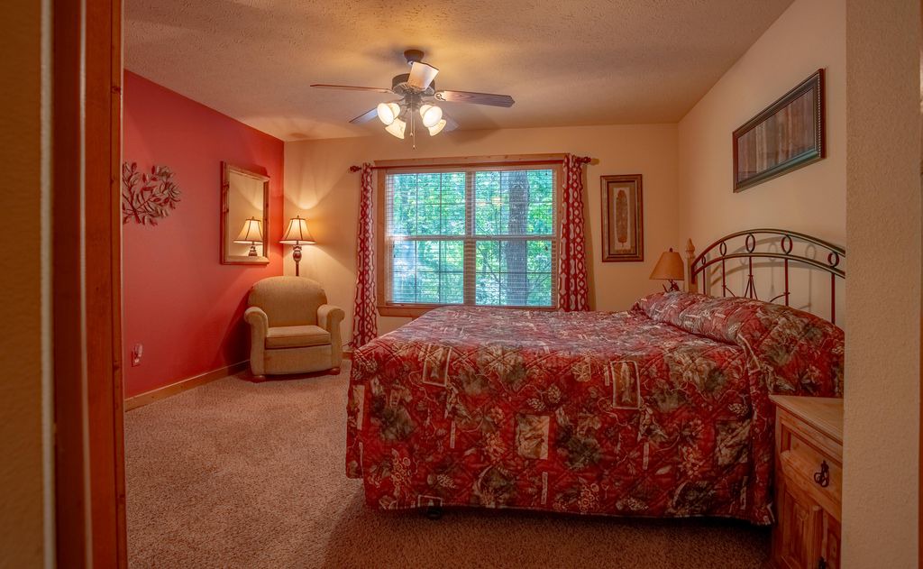 Photo of Bedroom in Reeds Spring