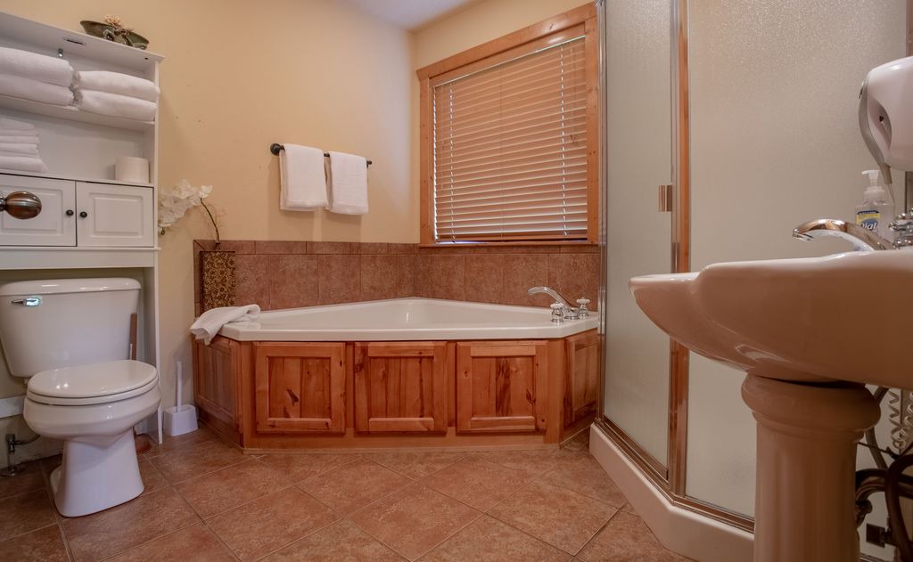 Photo of Bathroom in Reeds Spring