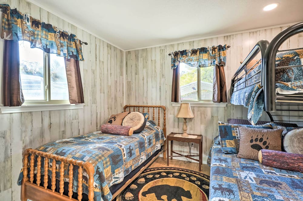 Photo of Bedroom in Shell Knob
