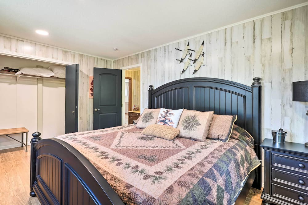 Photo of Bedroom in Shell Knob