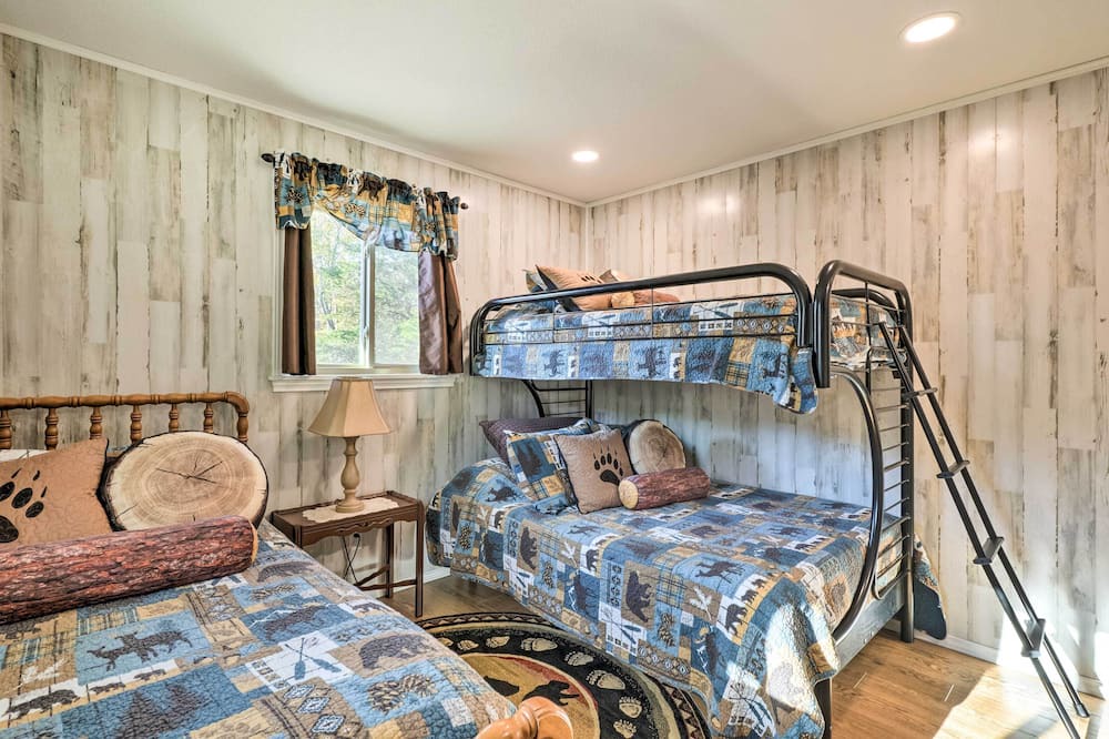 Photo of Bedroom in Shell Knob