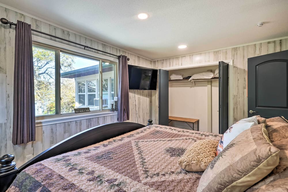 Photo of Bedroom in Shell Knob