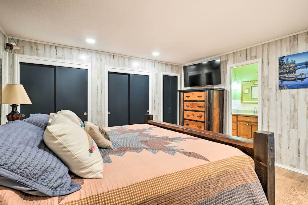 Photo of Bedroom in Shell Knob