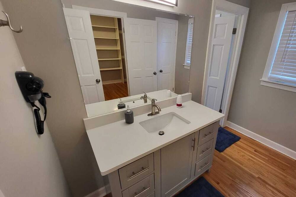 Photo of Bathroom in Ellendale
