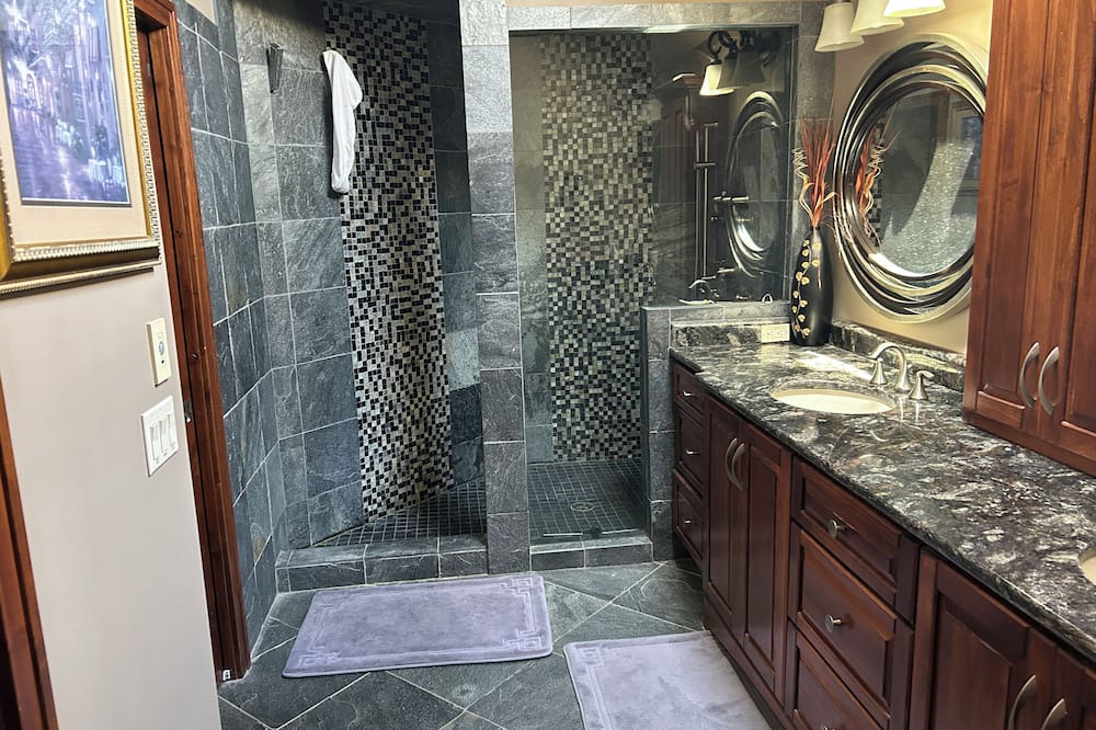 Photo of Bathroom in East Rock Bluff