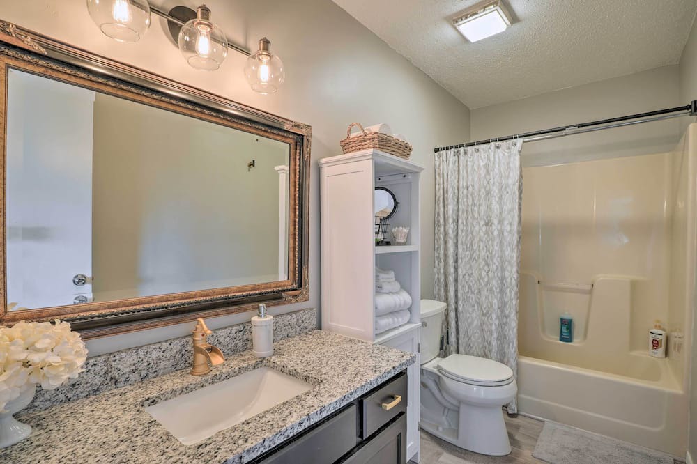 Photo of Bathroom in Notch Estates