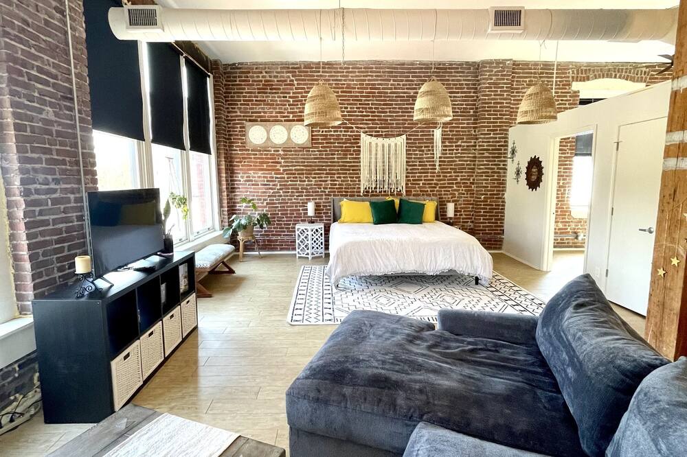 Photo of Bedroom in River Market