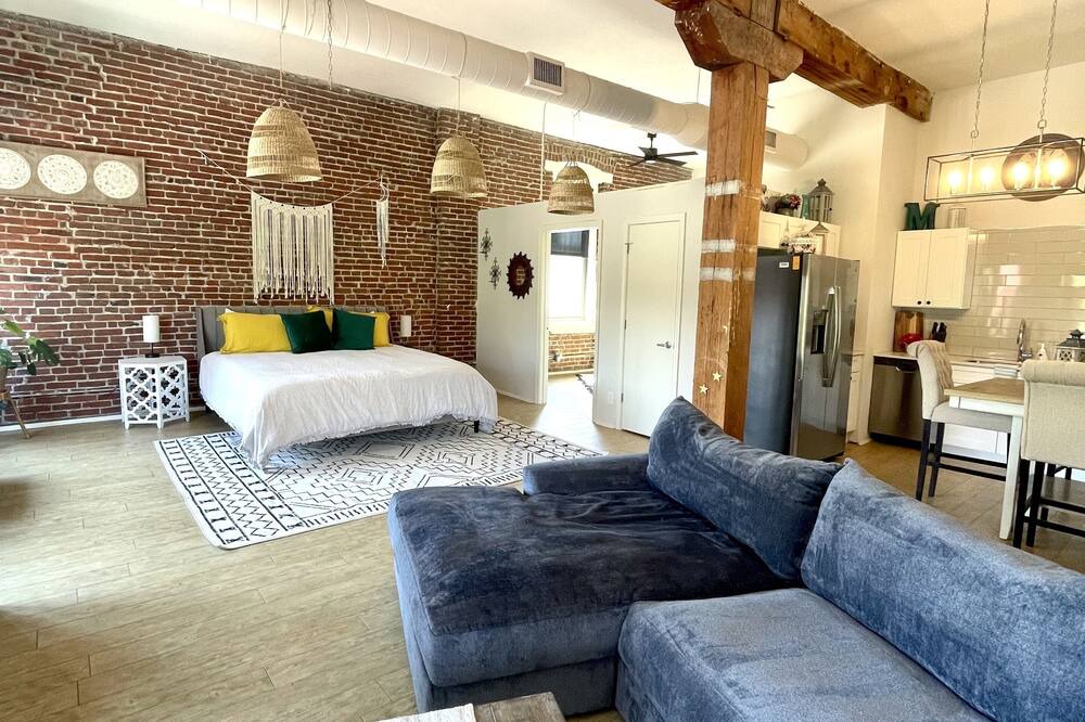 Photo of Bedroom in River Market