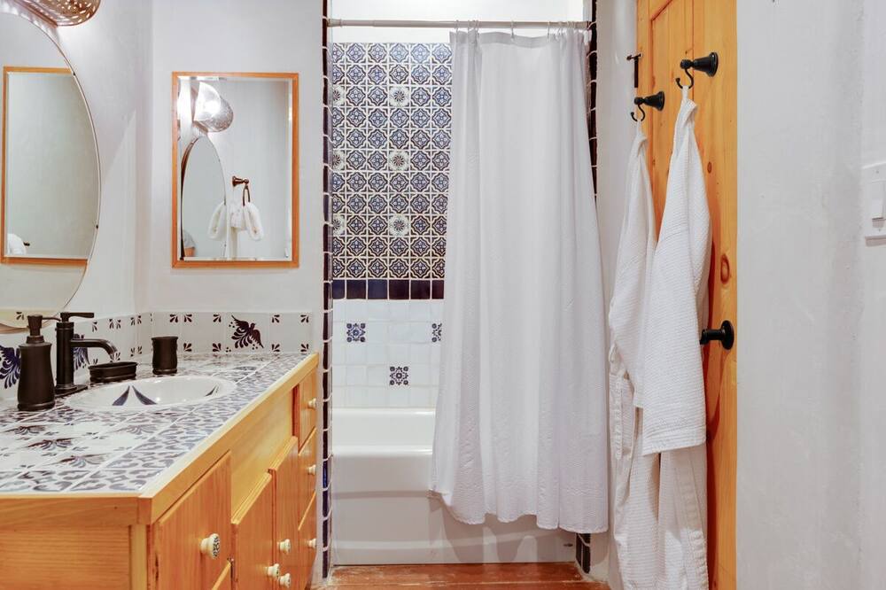 Photo of Bathroom in Arroyo Hondo