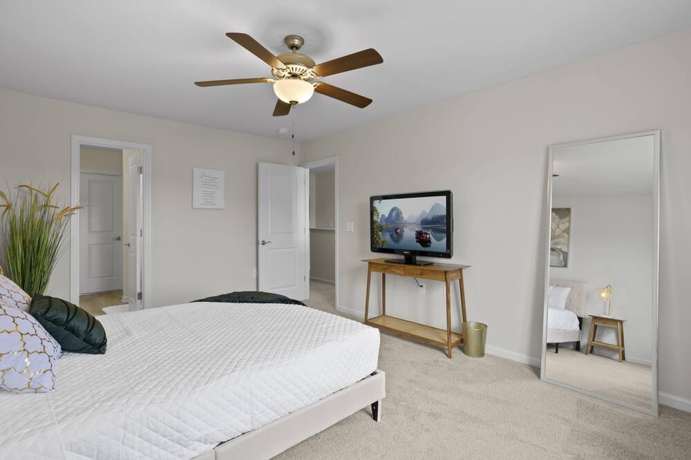 Photo of Bedroom in McCutcheon Field