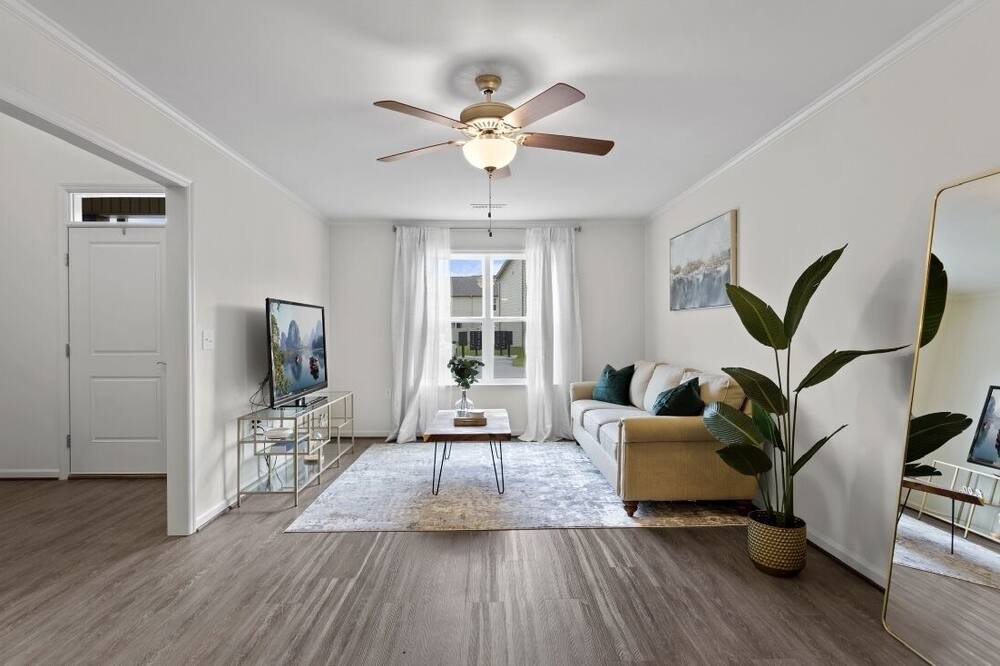 Photo of Livingroom in McCutcheon Field