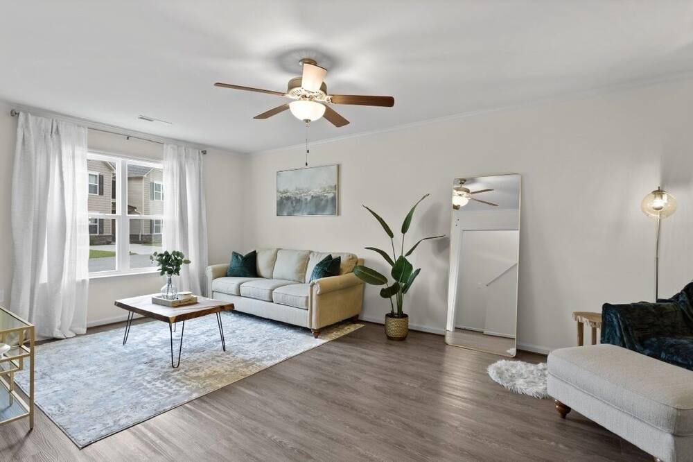 Photo of Livingroom in McCutcheon Field