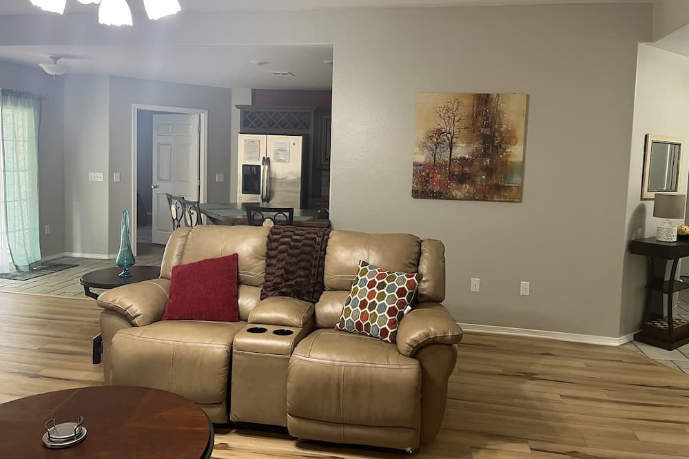 Photo of Livingroom in Tahlequah