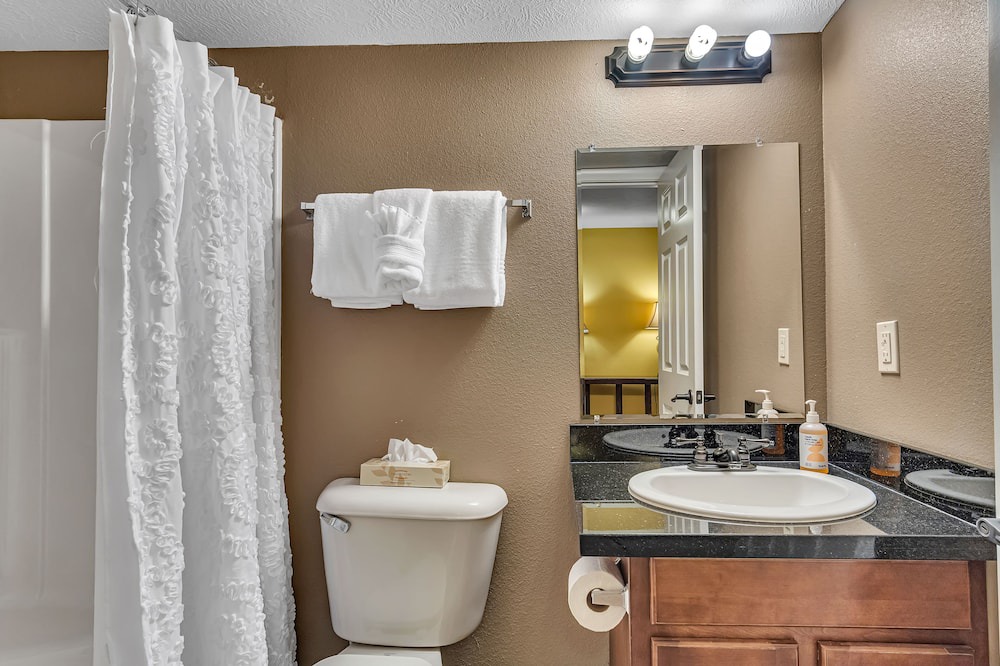 Photo of Bathroom in Blue Eye