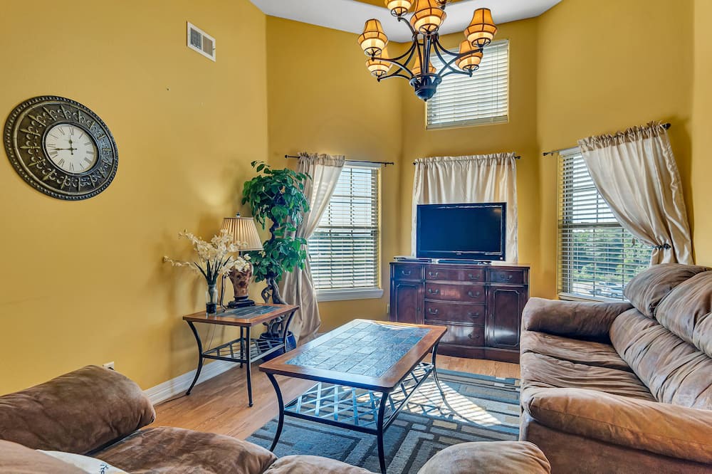Photo of Bedroom in Blue Eye
