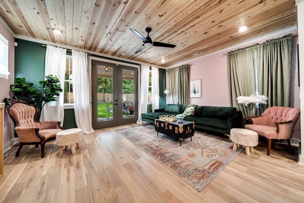 Photo of Livingroom in Woodbine