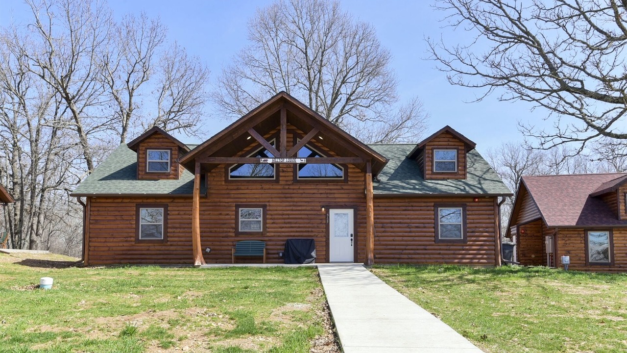Photo of Buildings in Branson Cedars