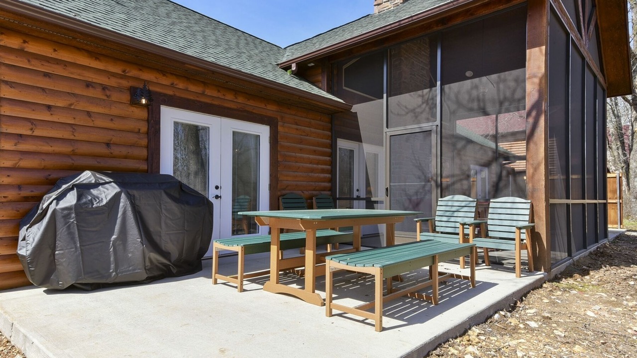 Photo of Patio Balcony in Branson Cedars